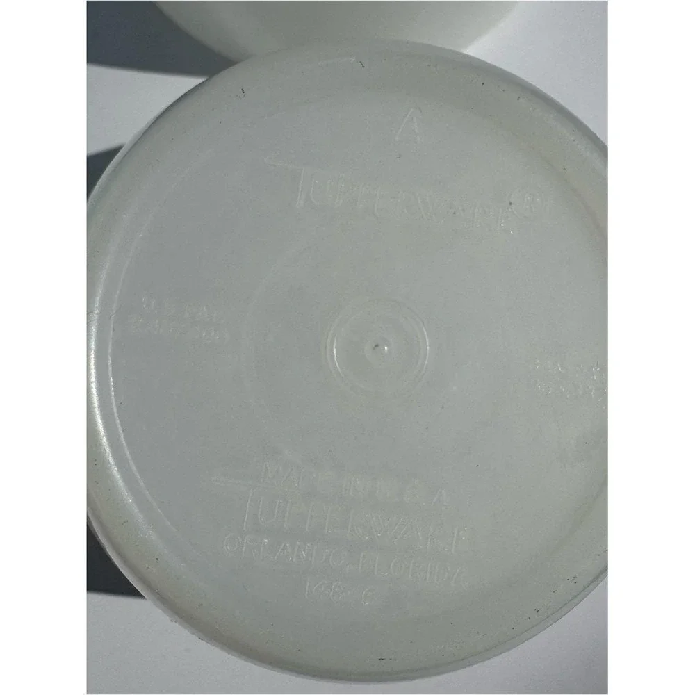 Tupperware Refrigerator Bowls (4) Lids (2) Aqua Blue White Cereal Ice Cream